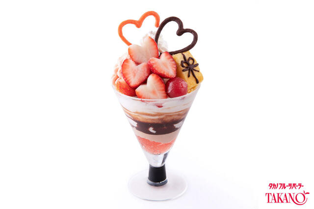 「〈京急上大岡店〉バレンタインパフェ」＜価格：2,090円（税込）＞【バレンタインデーまでの期間限定！タカノフルーツパーラーにハートが飾られた苺＆チョコのパフェ登場！】
