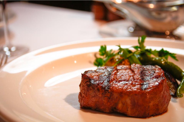 「AKARENGA STEAK HOUSE」デリバリースタート