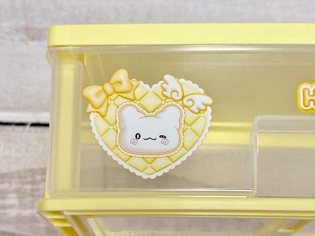 【サンリオキャラクターズ当りくじ】「24．チェスト／はなまるおばけ」引き出し部分前面にはまるまるのイラストがプリントされています。ウィンクしたまるまるのかわいさは格別！