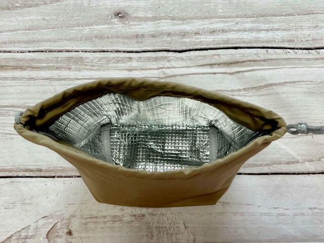 【紀ノ国屋】内側が保冷機能があるアルミ仕様になっています