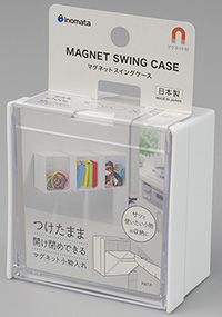 【キャンドゥ 収納用品ランキング第3位】「マグネットスイングケースホワイト」「マグネットスイングケーストールホワイト」各110円（税込）（写真は「マグネットスイングケースホワイト」）