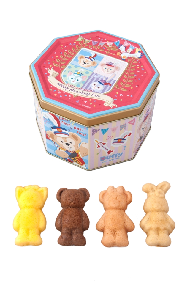 マドレーヌ ¥1,600 ※縦約16  × 横約16 × 高さ約10.5cm チョコレートマドレーヌ（ダッフィー型）2個、ラズベリーマドレーヌ（シェリーメイ型）2個、レモンマドレーヌ（ジェラトーニ型）2個、アップルティーマドレーヌ（ステラ・ルー型）2個｜東京ディズニーリゾート35周年「ダッフィー＆フレンズのハッピーマーチングファン」スペシャルグッズ