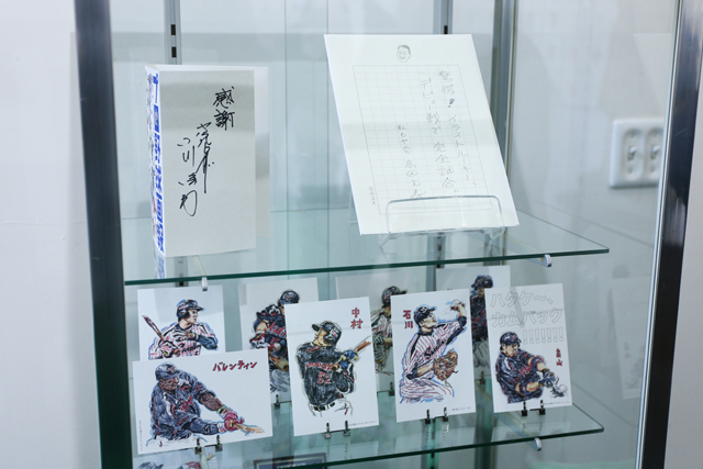小川前監督や高田文夫先生のメッセージも展示　写真：©ぴあ／小林裕和