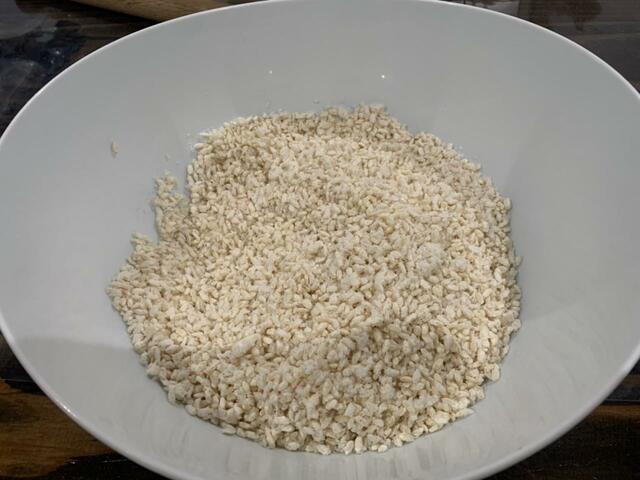 【自家製みその材料】味噌づくりに欠かせない麹。定番の米麹は、スーパーや酒屋さんで購入できる