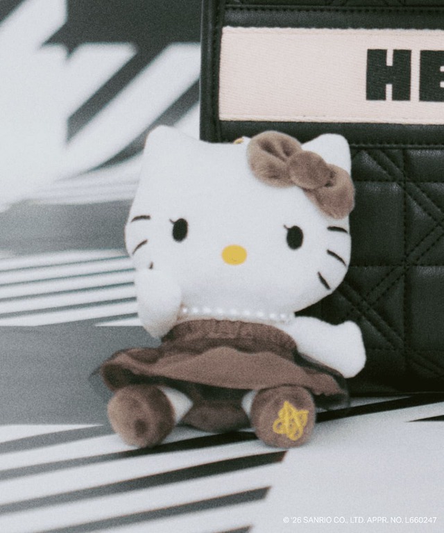 【ハローキティ×VIS】「ぬいぐるみチャーム」¥3,290/「VIS」の人気トップスをイメージしたチュールのお洋服をまとった特別な「ハローキティ」