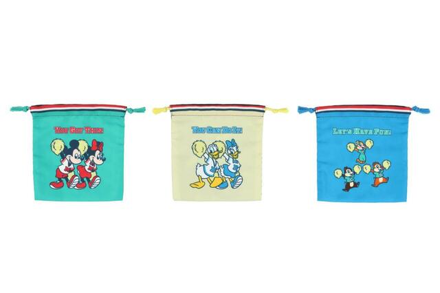 きんちゃくセット 1,900円｜東京ディズニーリゾート「ポンポンを持ったミッキーたちが元気に盛り上げてくれるグッズ」｜販売店舗：東京ディズニーランド「グランドエンポーリアム」、東京ディズニーシー「エンポーリオ」｜発売日：2025年4月24日（木）