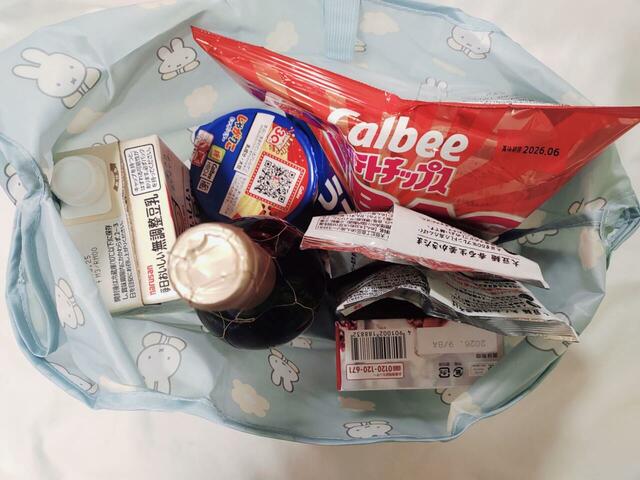 お菓子やお酒などもたっぷり入る