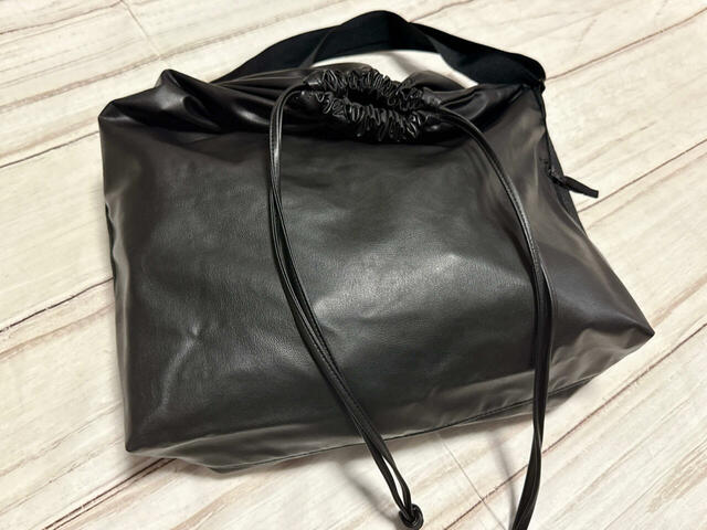 外出先で仕事をする際の荷物を収納