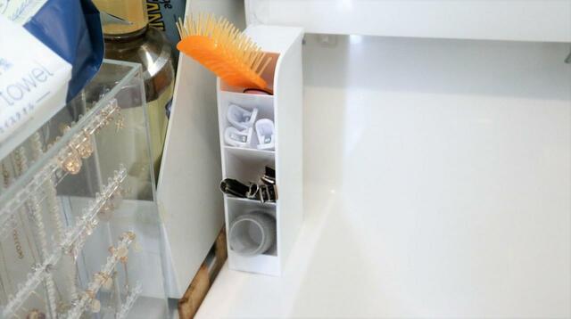 【セリア タワーペンスタンド】ブラシ、クリップなどのヘアケア用品も