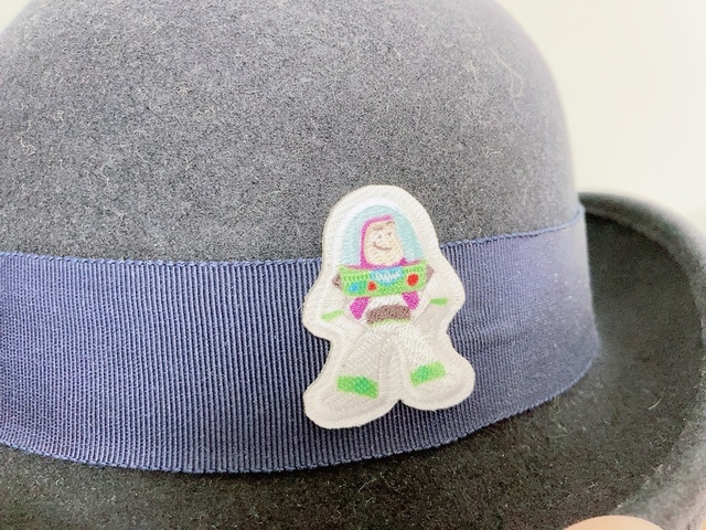 【ダイソー ワッペン（トイ・ストーリー）A】帽子へバズのワッペンをつけました