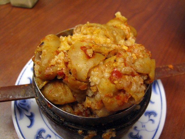 サツマイモともち米と白モツを蒸したもの