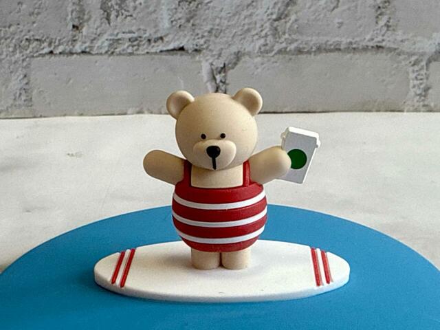 サーフボードに乗ったベアリスタがかわいすぎる〜！