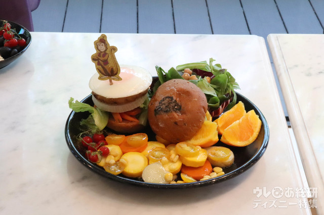 ＜アブー＞欲張りチキンバーガー ￥ 1,990(税抜)