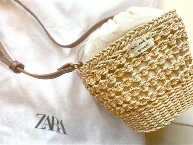 【ZARA ラフィアスタイル ミニクロスボディバッグ】暑い日でも蒸れや重さを気にせず気軽に使えます♪