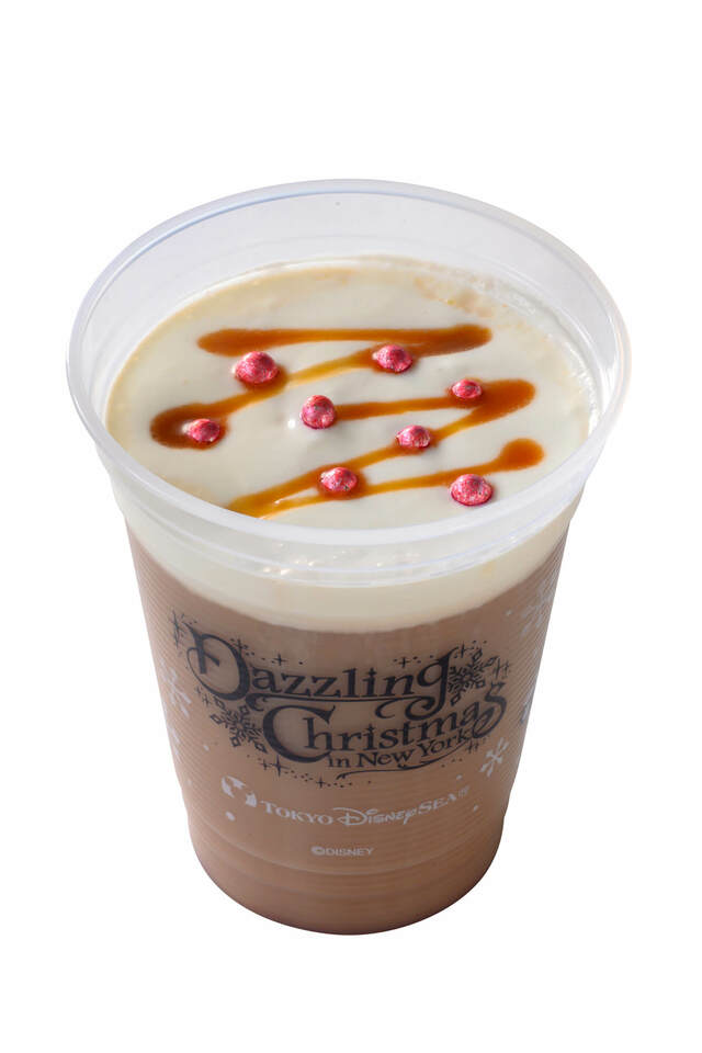 ホイップキャラメルミルクティー 700円｜東京ディズニーリゾート「ディズニー・クリスマス」スペシャルメニュー｜販売店舗：東京ディズニーシー「ハドソンリバー・ハーベスト」