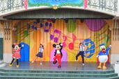 東京ディズニーリゾート「ジャンボリミッキー!レッツ・ダンス!」 © Disney