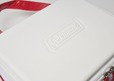 【『Coleman BRAND BOOK #08 保冷バッグ RED』(宝島社)】PU素材の硬いフタなので、やわらかい食べ物も安心