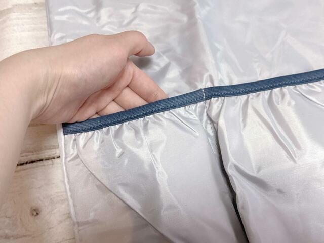 【Coleman付録：撥水加工バッグ】ポケットの口部分はゴム仕様。荷物の出し入れがしやすいのがうれしいポイント！