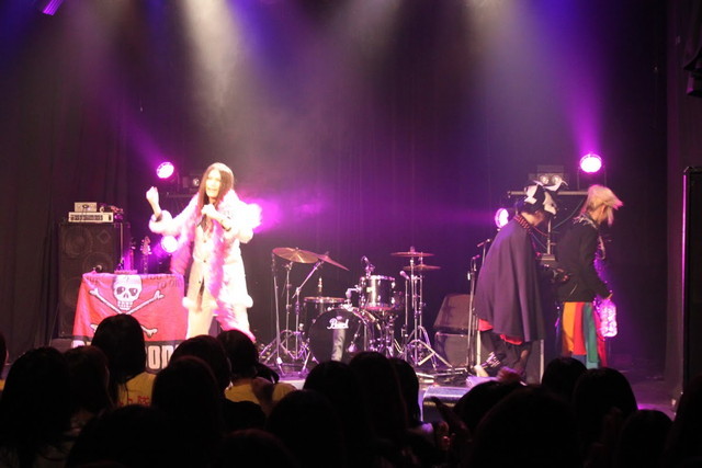 TЯicKY（二日目）　ハルさんとYURAサマに勝手にステージの上を片付けられてしまうトリ様