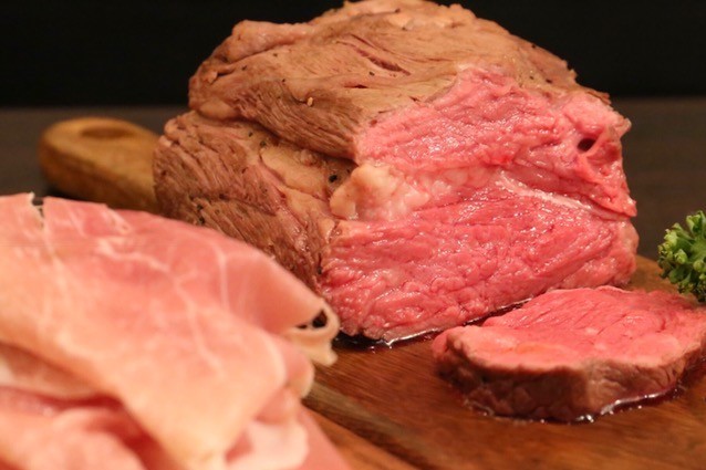 【スペアリブ食べ放題が500円!】