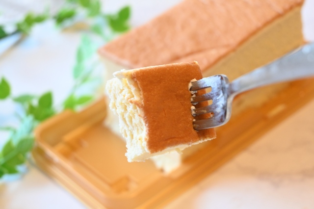 【成城石井自家製 アカシア蜂蜜の台湾風バニラカステラ】メレンゲを使用する別立て製法で作られたふわふわもちもちしゅわしゅわのカステラ生地