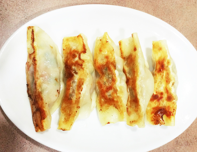 (4)餃子の点点　＜東京都荒川区＞