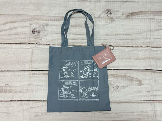 スヌーピーとコールマンコラボのリバーシブルで使えるトートバッグとコインケース