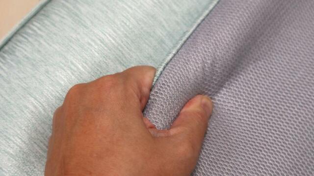 【カインズ カバーが洗える背もたれイス Lepoco】底にはパイプが入っているので重さと安定感があります