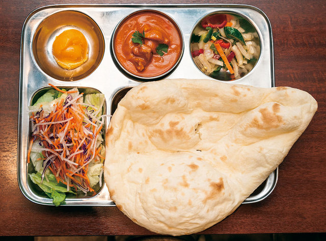 上野・御徒町「カレー」の名店／シターラ・ダイナー エキュート上野店　シングルカレーセット（バターチキンカレー）　880円