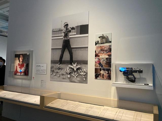 第2章「夢中、或いは我儘」展示風景。DAICON FILM版『帰ってきたウルトラマン』（1983年） 資料