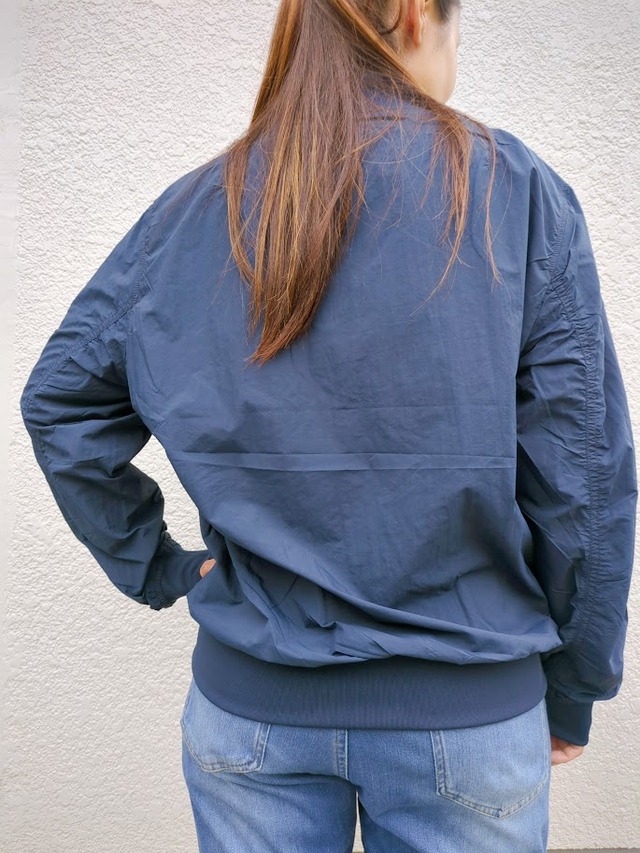 【ワークマン リペアテック(R)超軽量×遮熱MA-1タイプジャケット】後ろもシルエットがきれいです