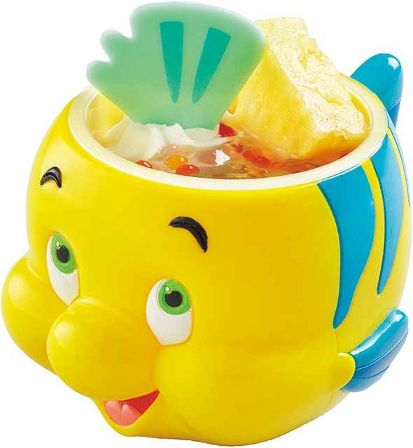 東京ディズニーシー 【セバスチャンのカリプソキッチン】マンゴーとヨーグルトのムース、スーベニアカップ付き 880円 爽やかな味わいのムースを食べよう。©Disney