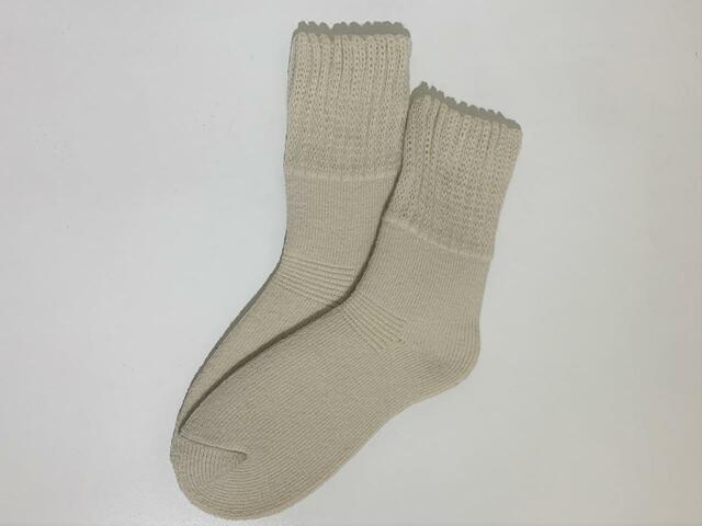 Watts「レディース 裏起毛パイルソックス 口ゴムダブル／ベージュ」価格￥220（税込）