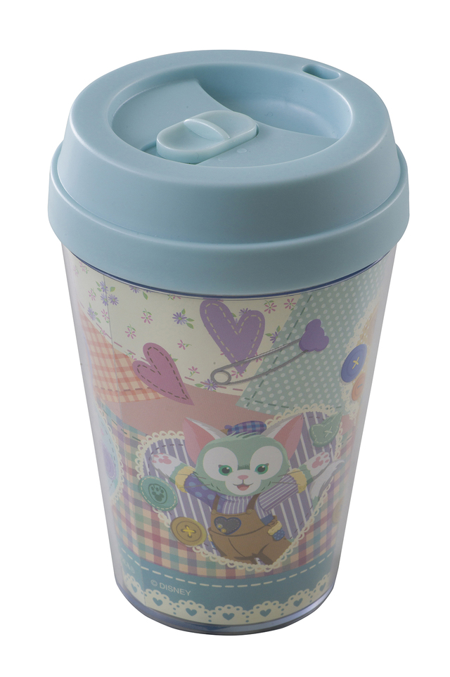 キャラメルミルクティーにプラス1,200円でスーベニアドリンクカップ付きにできます｜ケープコッド・コンフェクション｜東京ディズニーシー「ダッフィーのハートウォーミング・デイズ」スペシャルメニュー