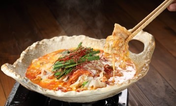 豚キムチに“チーズ”を加えて「豚キムチーズ鍋」