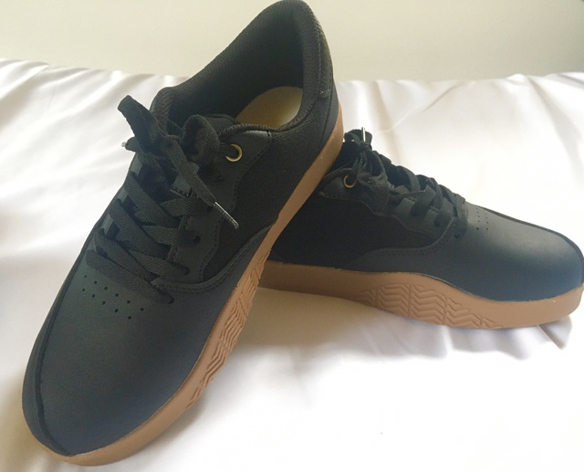 【ワークマン マンダムオーリーTRY】ブラックは底がブラウンでスタイリッシュな見た目