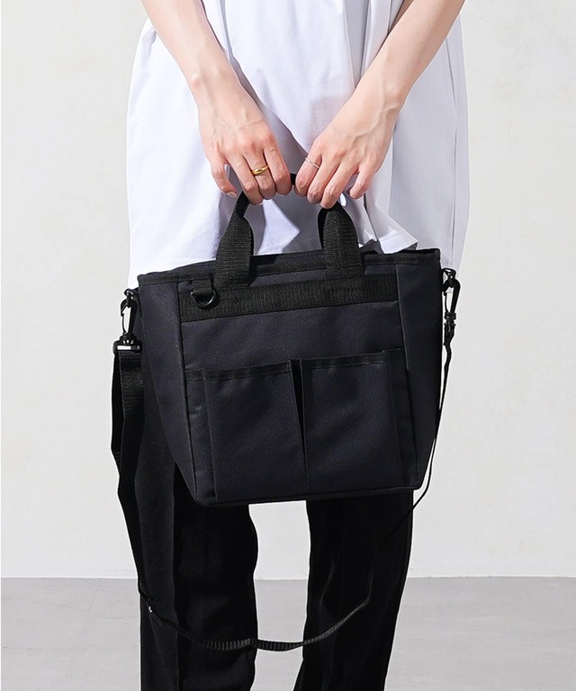 【3COINSの保冷バッグ売れ筋ランキング 6位】「保冷ショルダートートバッグ」1,650円（税込）（一部店舗限定）