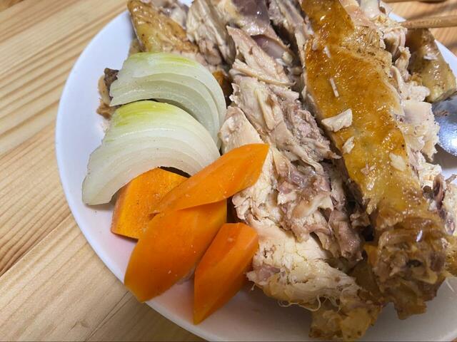 【ガスト 自家製ローストチキン】にんじんや玉ねぎを添えれば華やかに