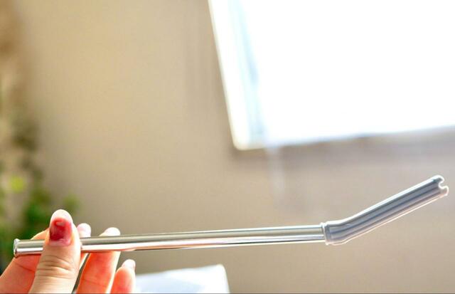 【TYESO タンブラー】収納可能なストロー。長さは約16cmです