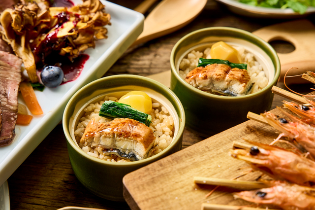 「うなぎと栗のおこわ」<期間:2025年9月1日〜10月31日>【ウェスティン都ホテル京都で“秋の収穫の恵み”に舌鼓!「おうみ海老」や「鱧カツバーガー」など地元食材が主役のブッフェ開催!】