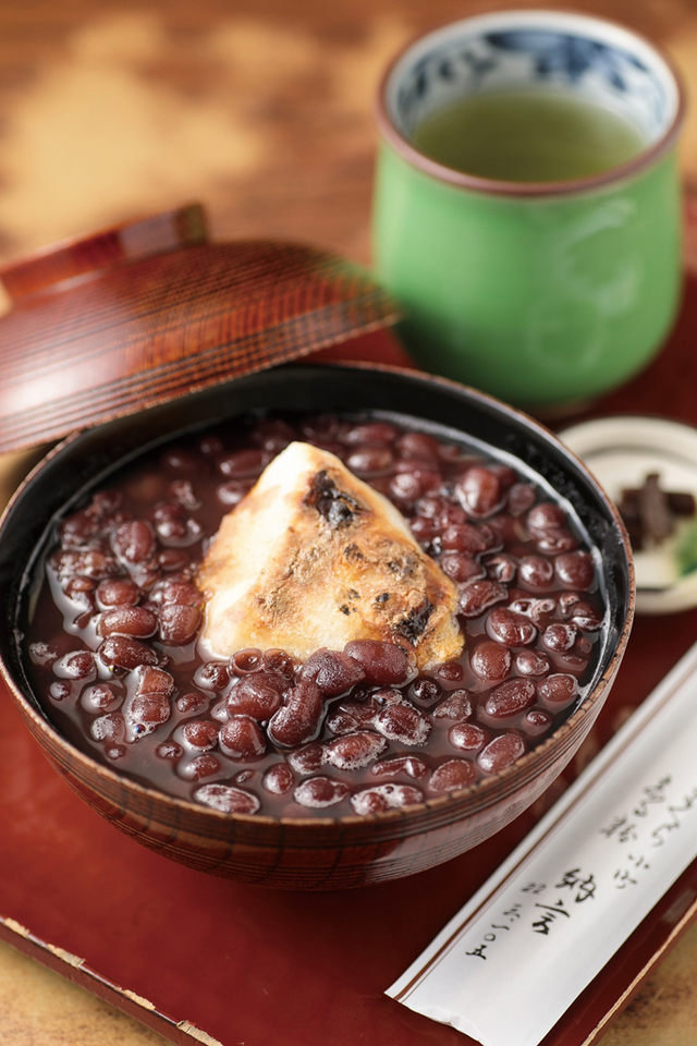 納言志るこ店／「田舎しるこ」（700円）は通年食べられるが、夏には冷たい「ぜんざい」もおすすめ。