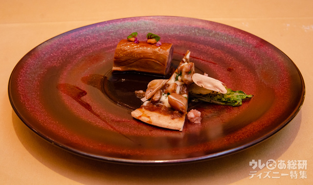 ディズニーアンバサダーホテル「エンパイア・グリル」“ディズニー・クリスマス” スペシャルディナー エメラルド