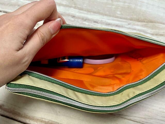 2段目にはハサミやノリ、カッターなどを入れるとGood【GLOW 2023年11月号】付録「SNOOPYスヌーピーのビーグル・スカウト50周年」3段ポケット収納上手ポーチ