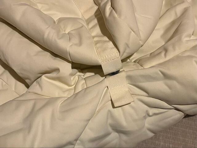 【ワークマン　エアロストレッチアルティメットフーデッドパーカー】フードストッパーが付いており、フードをボタンで固定できる