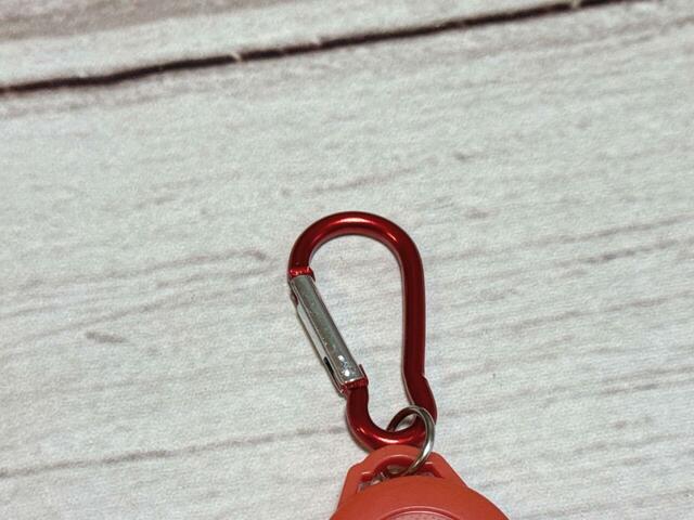カラビナはバッグなどにつけられます