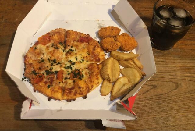 【ドミノ・ピザ  「マイドミノ」マルゲリータのセット】ピザ✖️コーラの組み合わせは最高！カロリーは気にせずおひとり様ピザパーティを楽しみましょう♪