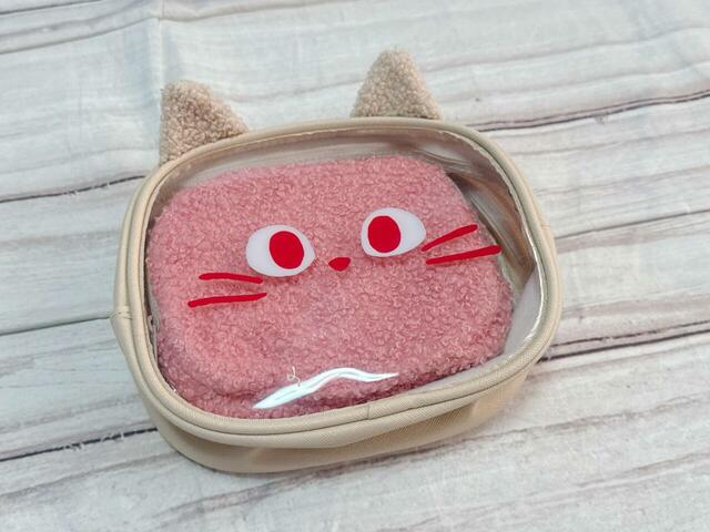 ファー生地を表にしてクリアポーチにセット！印象が変わってかわいい♪