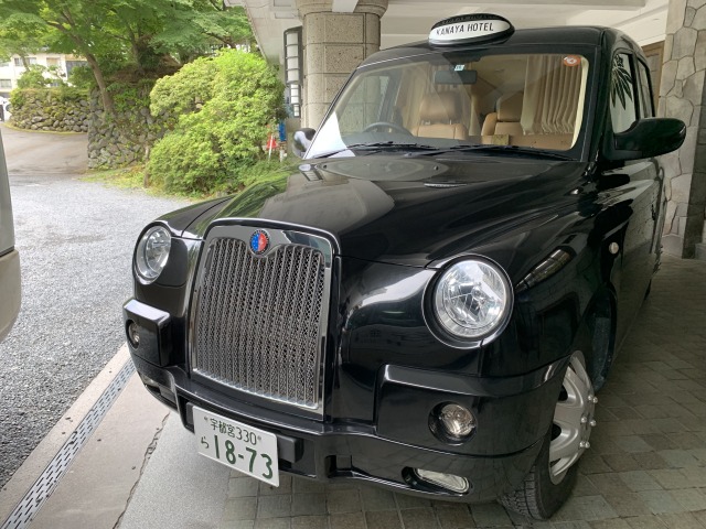 〈金谷ホテル〉の送迎車ロンドンタクシー