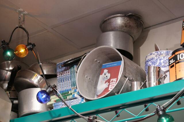 Mr.ビッグの娘のショップ「Fashions by Fru Fru」店内