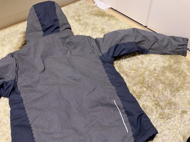 【ワークマン DIAMAGIC DIRECT(R)GRAMITECH(ディアマジック ダイレクトグラミテック)綿防風防寒2WAYジャケット】生地全体はネイビーのボーダー柄。所々ネイビーの無地生地がポイントで入っています。